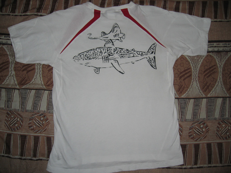 T-shirt requin raie manta tribal