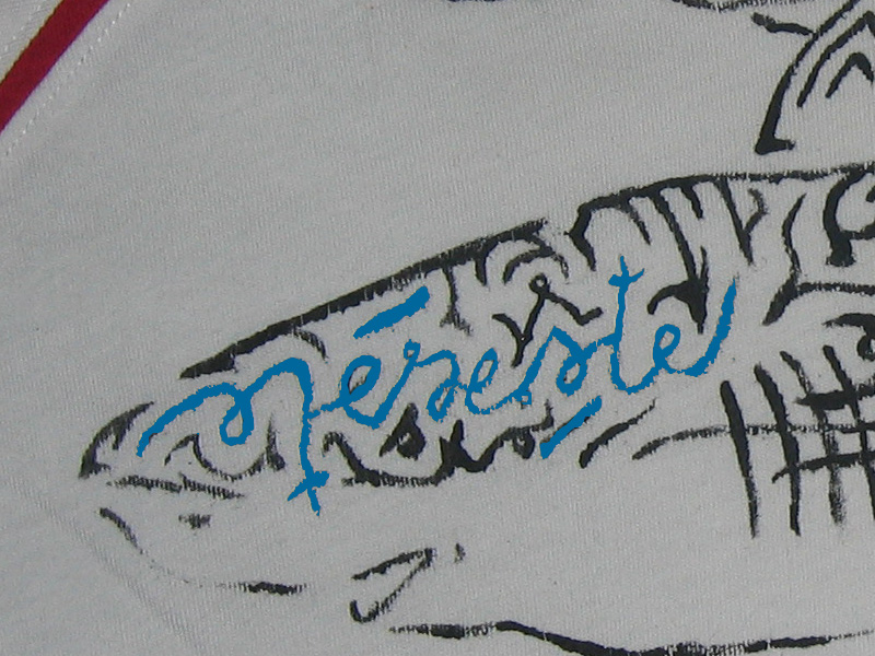 T-shirt requin signature ambigramme